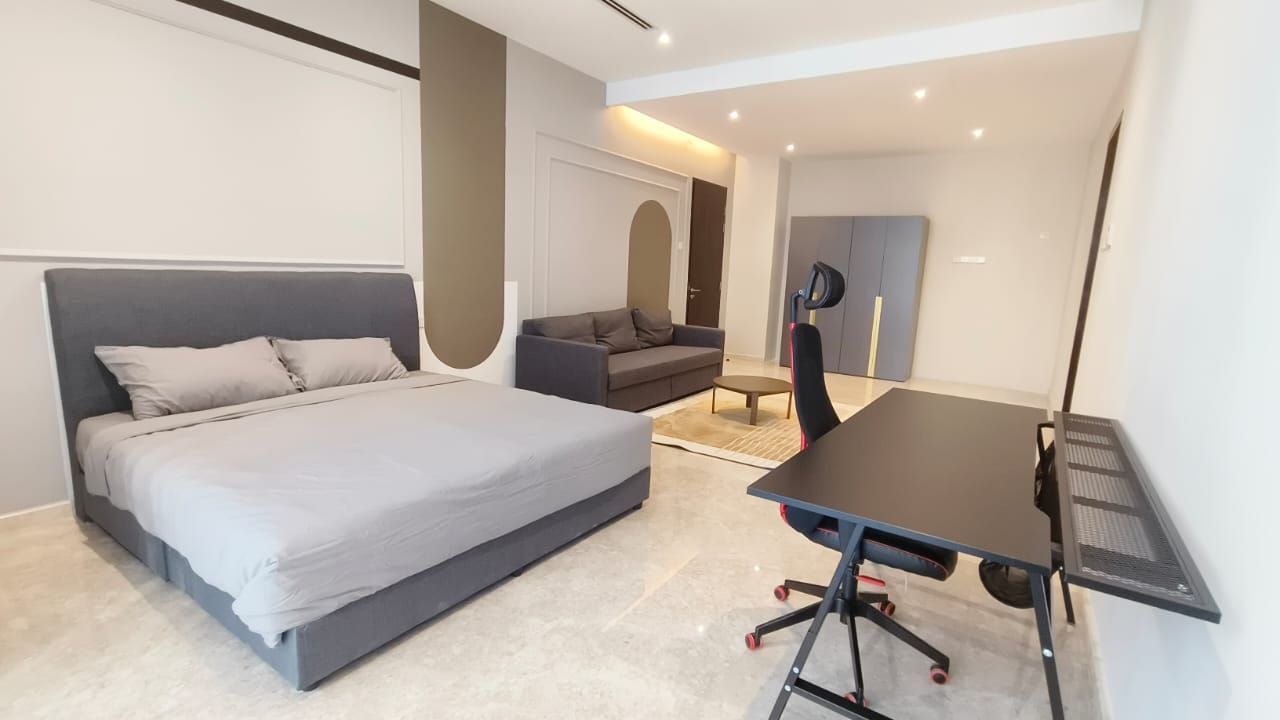 The Manor (Subsale)