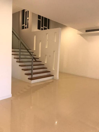Pavilion Hilltop (Subsale)